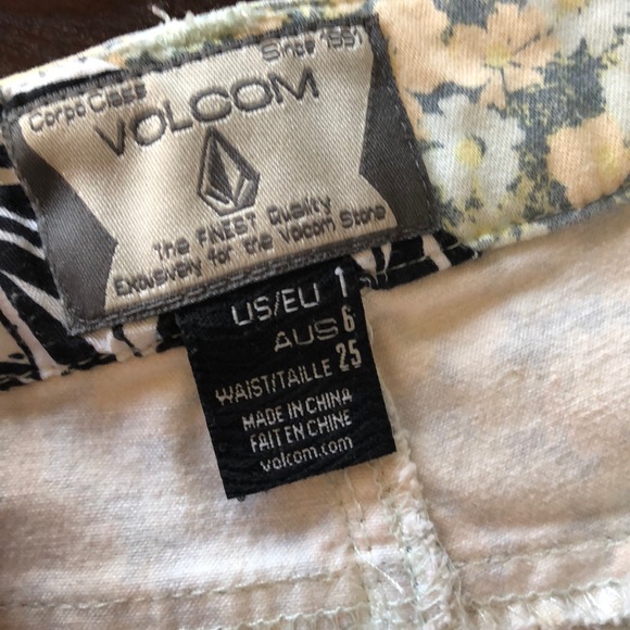 Volcom shorts - Picture 4 of 6